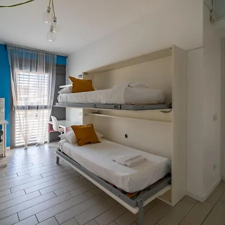 The Rent - Spacious Four-bedroom Close To Forlanini Distrct דירה *