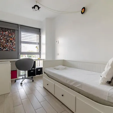 The Best Rent - Spacious Four-bedroom Close To Forlanini Distrct شقة *