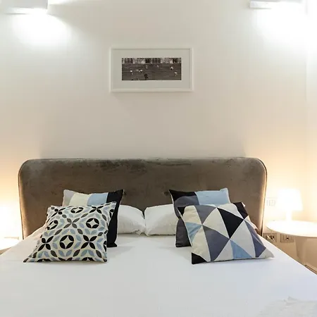Suite Sant'Ambrogio, Universita Cattolica Daire