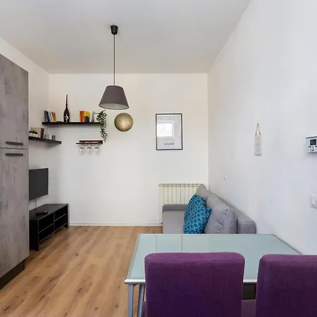 The Place, Your Place To Be - Via Tadino Lägenhet *