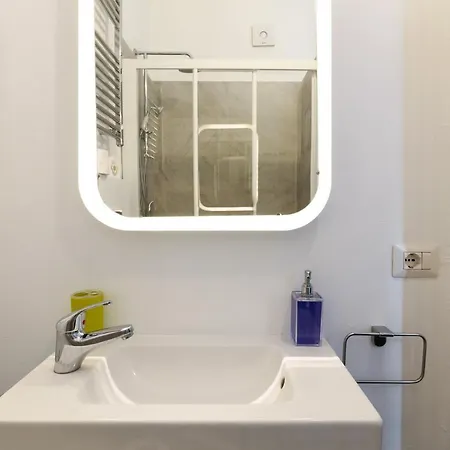 Primopiano - Schiaparelli C Flat * Milán