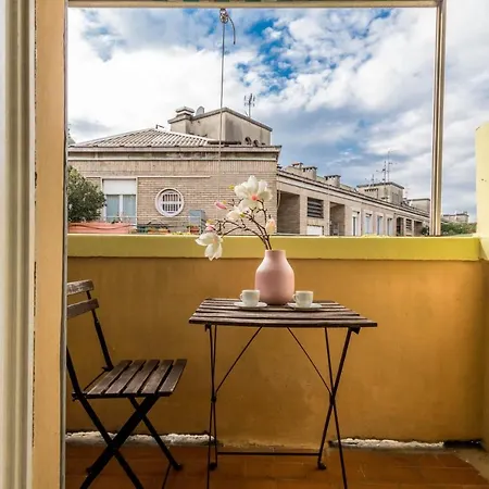Apartment Joivy Lovely For 2 With Balcony Near Duomo *