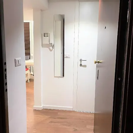 White Flat Puglie * Milan