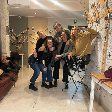 Lion & Youth Hostel *