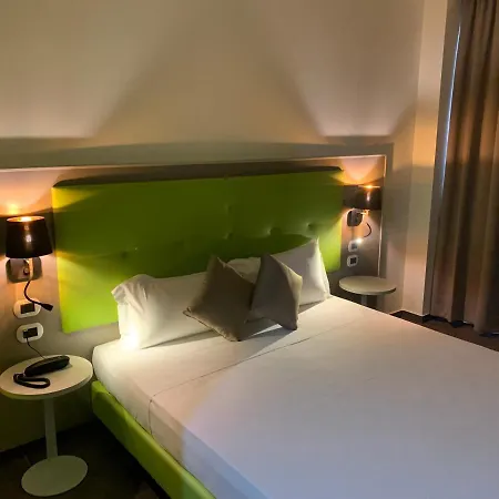 Stradivari 3* Μιλάνο