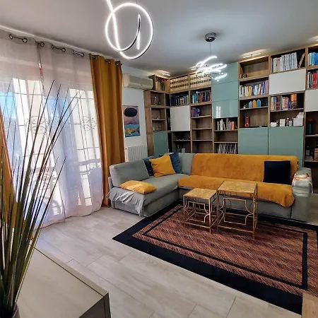 Luminoso A Pochi Minuti Da Duomo E Fiera Apartmán *