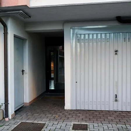 Luminoso A Pochi Minuti Da Duomo E Fiera Apartament