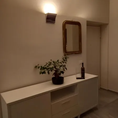 شقة Home Suite Home - Super Attic Suite -With Free Parking - Zone Iulm & Naba & Navigli - Metro Subway Romolo