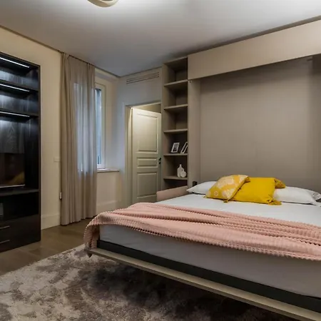 Apartment Joivy Elegant Studio For 2 Near Duomo Di