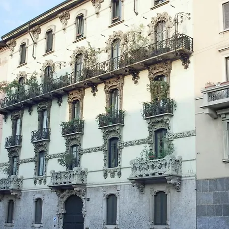 Liberty Two-room In Porta Venezia