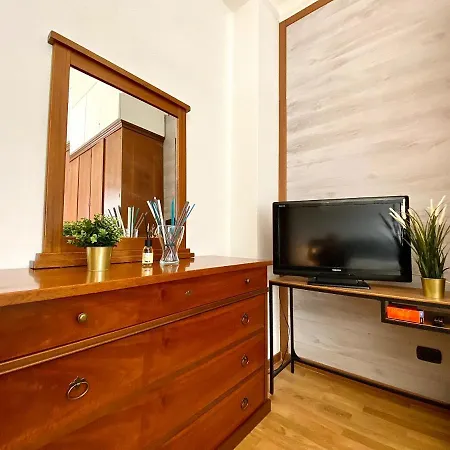 Life - Fiera - San Siro Apartmán *