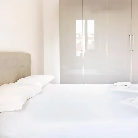 Prestige Boutique Homes - Stazione Centrale Apartment *