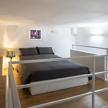 Walk To Duomo, Loft Near Metro, M4 Linate 2min Walk *
