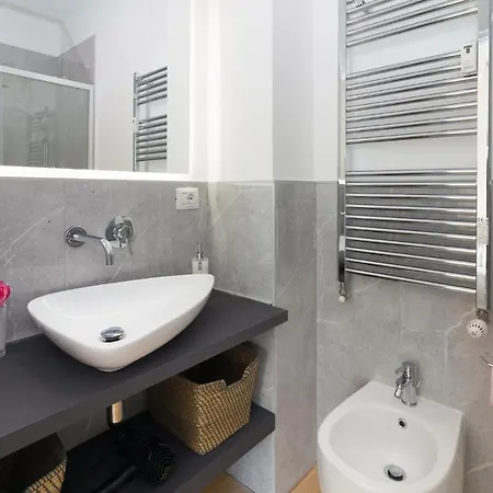 Bright Terrace In شقة