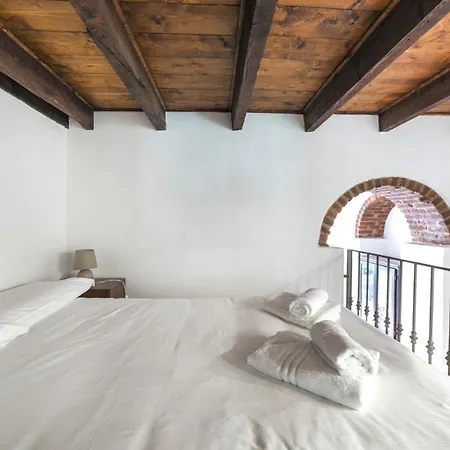 Guesthost - Porta Romana & Bocconi Cosy Apartment