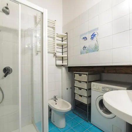 Guesthost - Porta Romana & Bocconi Cosy Apartment