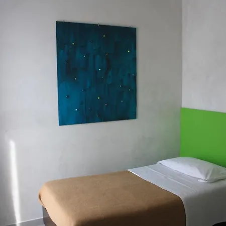 38 Hotel 3*