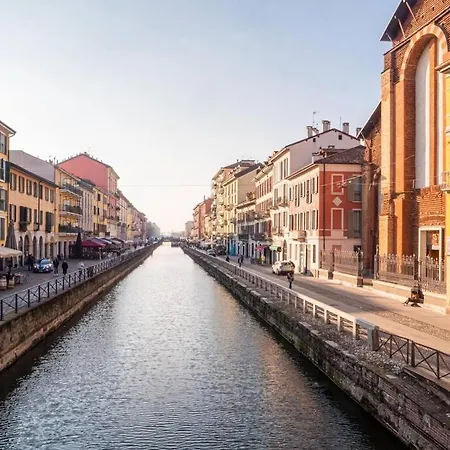 Romantic Flat On Navigli River By Easylife