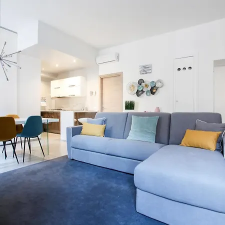 Modern Close To Shopping District