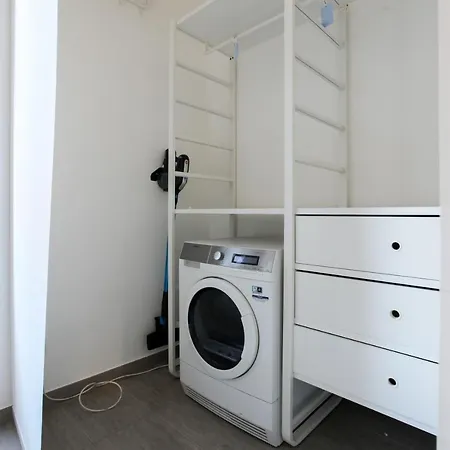 Modern Close To Shopping District * Milaan