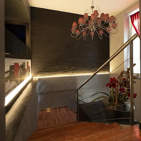 Hotel Five