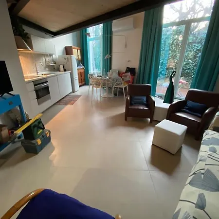 Open Space City Center Con Terrazzo E Due Bagni 아파트 밀라노