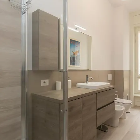 Joivy Modern 2bed Flat With Balcony, 250m From M5 Foppa And M2 Sant'agostino Apartman *