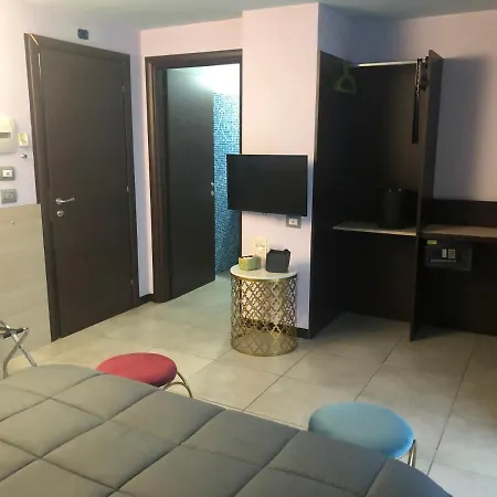 Гостевой дом Villa Camilla Milano Metro 4 4*