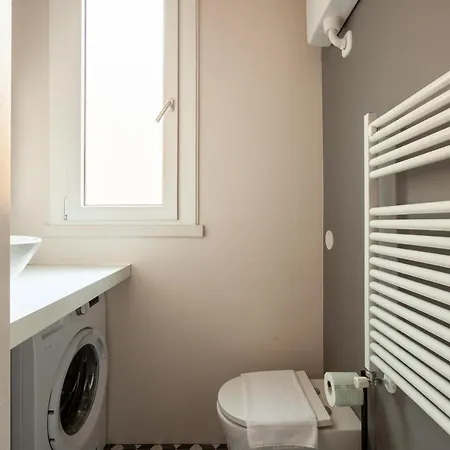 Renovated In Center - Commenda 21 *