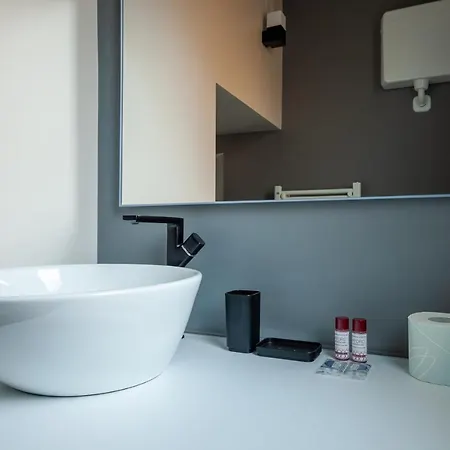 Renovated In Center - Commenda 21