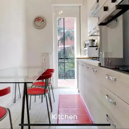 Metro Famagosta - Luminoso Con Balcone Free Wifi & Parking Apartment Milan