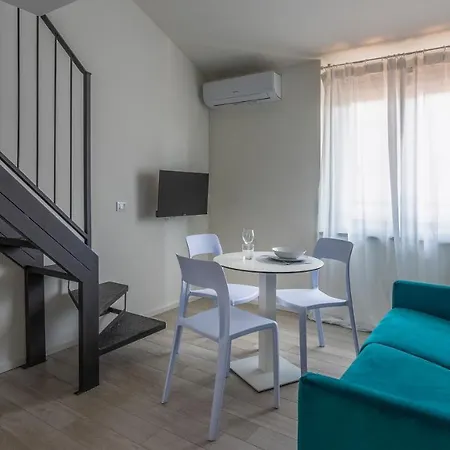 Italianway Apartment *