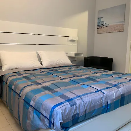 Bilocale Di Ringhiera In Corso Como/garibaldi 米兰