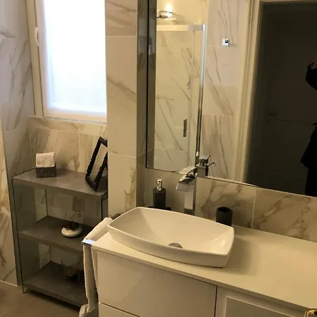 Casa Alberto Da Giussano, Elegante Bilocale In Centro Con Balcone Sul Parco Milano