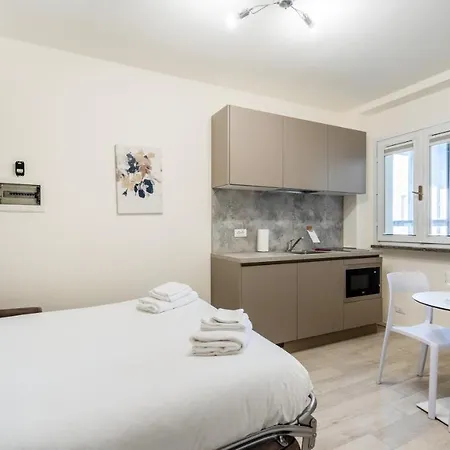 Italianway Apartment *