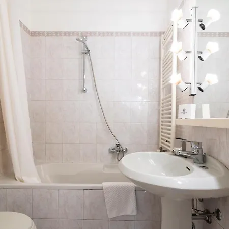 Contempora - Elvezia 8 - E12 Milano