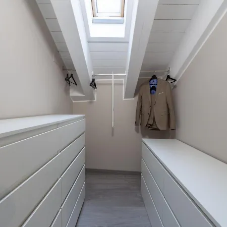 The Rent - Spacious In Paolo Sarpi Daire *