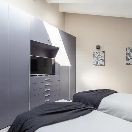 The Rent - Spacious In Paolo Sarpi *