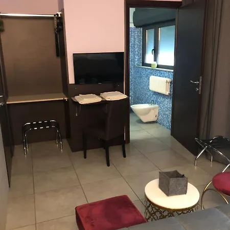 Villa Camilla Milano Metro 4 Гостевой дом 4*