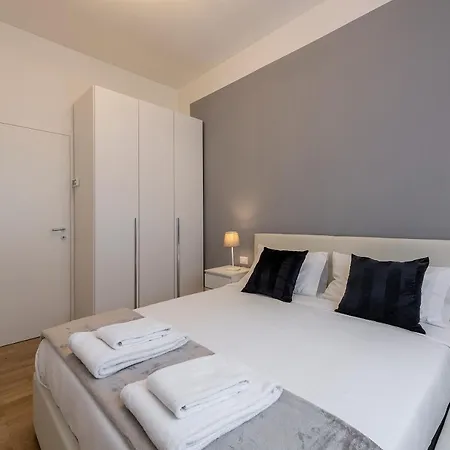 Royal - Centro Cadorna Apartament Mediolan