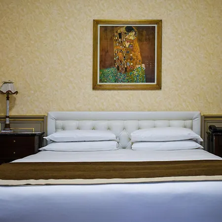 Отель Romana 4*