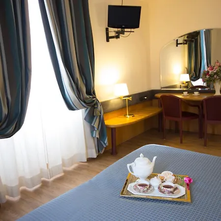 מלון Albert Hotel
