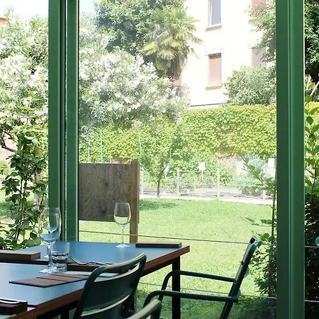 Un Posto A - All'interno Di Cascina Del 700 * Milan