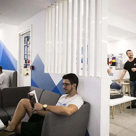 Hostal Ostelzzz Milano