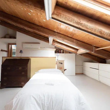 Bohemian Navigli Apartment