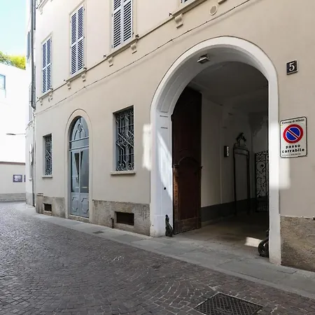 Charming 5 Vie Apt. Center * Milan