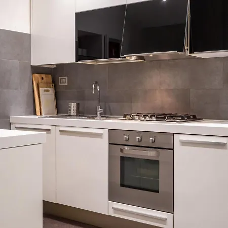 The Rent - One-bedroom In Cenisio District * Milan