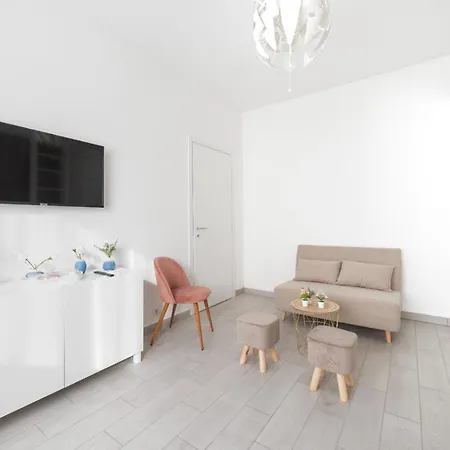 Apartmán Guesthost - Piazza Tripoli Bright *