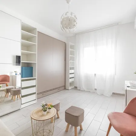 Guesthost - Piazza Tripoli Bright Apartmán Milán