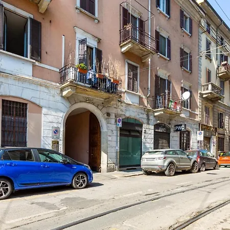 Porta Ticinese Colorful Apartment!